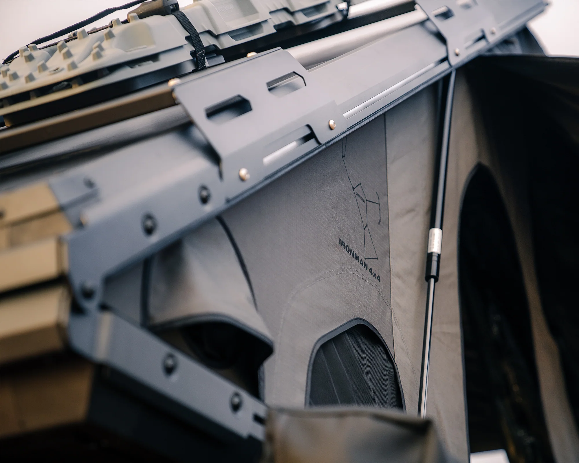 Ironman Orion 1400 Aluminium Hardshell Rooftop Tent - Image 5